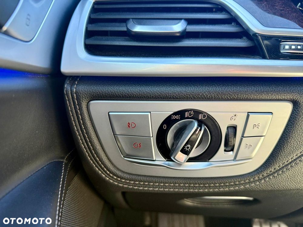 BMW Seria 7 750i xDrive - 21