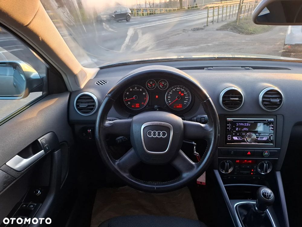 Audi A3 Sportback 1.6 Ambition - 4