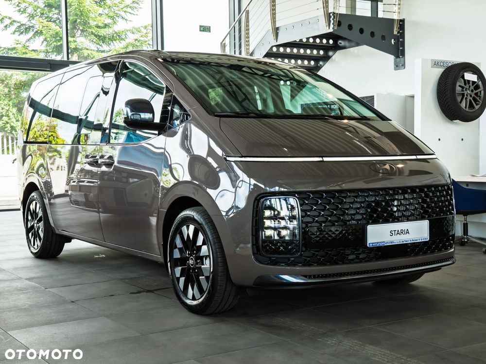 Hyundai Staria 1.6 T-GDI HEV Luxury - 1