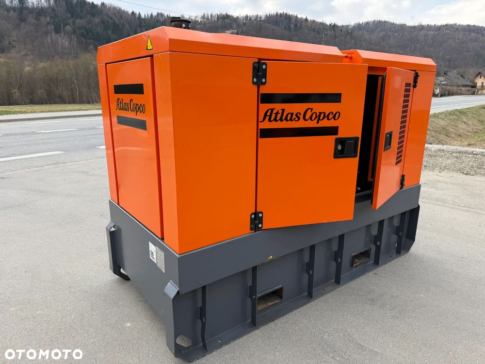 Atlas Copco QAS 60 ST3 Agregat Prądotwórczy Wyciszony GENERATOR 60 KW 2018r. JAK NOWY z Norwegii 5474 mtg Silnik PERKINS 4 cylindry. Prądnica Leroy-Somer. Maszyna działa wzorowo! Nie posiada ani deka zniszczeń! Pochodzi z Upadłośći Norweskiej. Okazja pełny ORYGINAŁ. Maszyna po serwisach w autoryzowanym oddziale. Kolejny serwis dopiero za 2 tysiące mtg. Agregat Gotowy do pracy!! - 30
