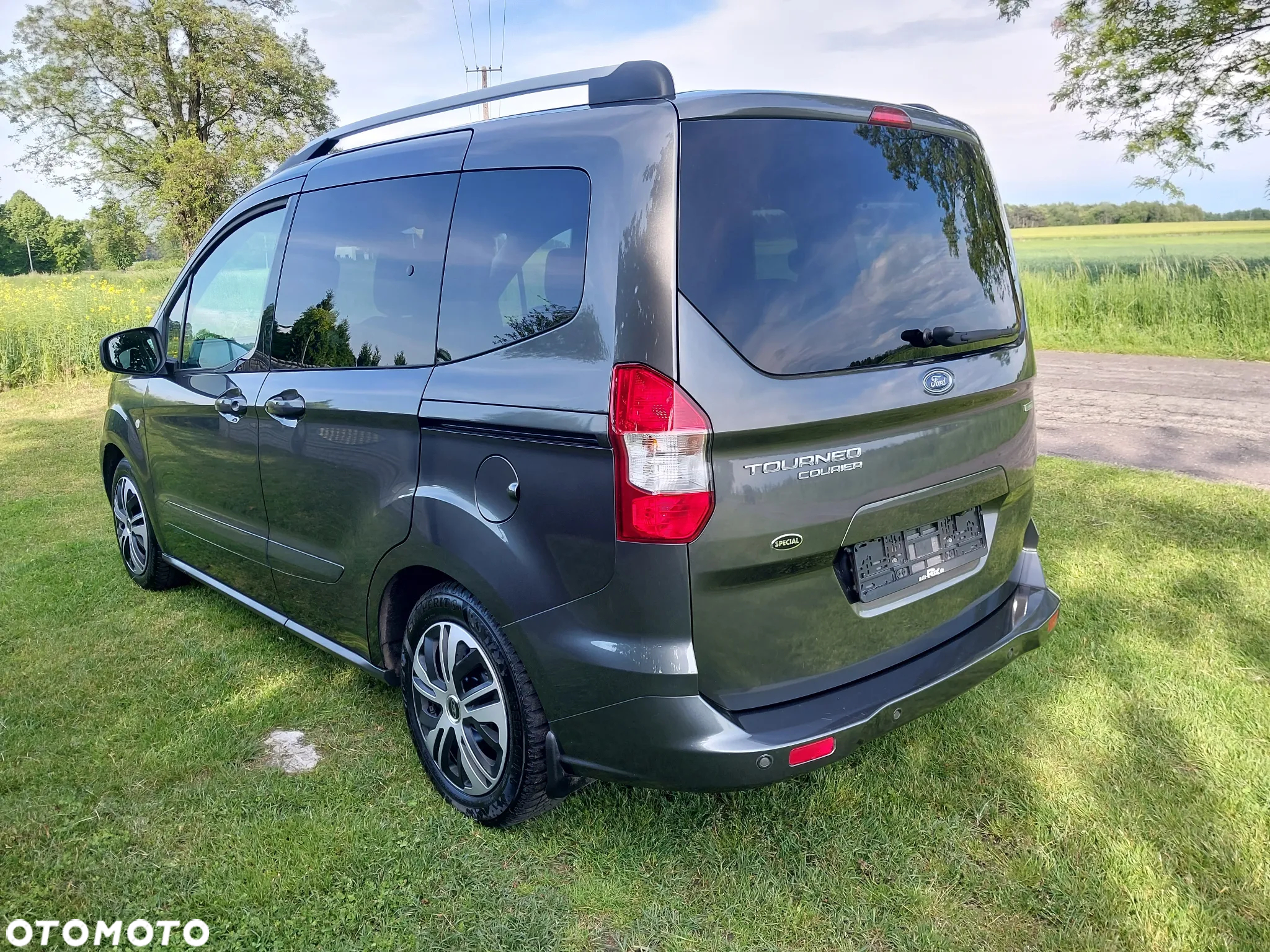 Ford Tourneo Courier 1.0 EcoBoost Titanium - 11