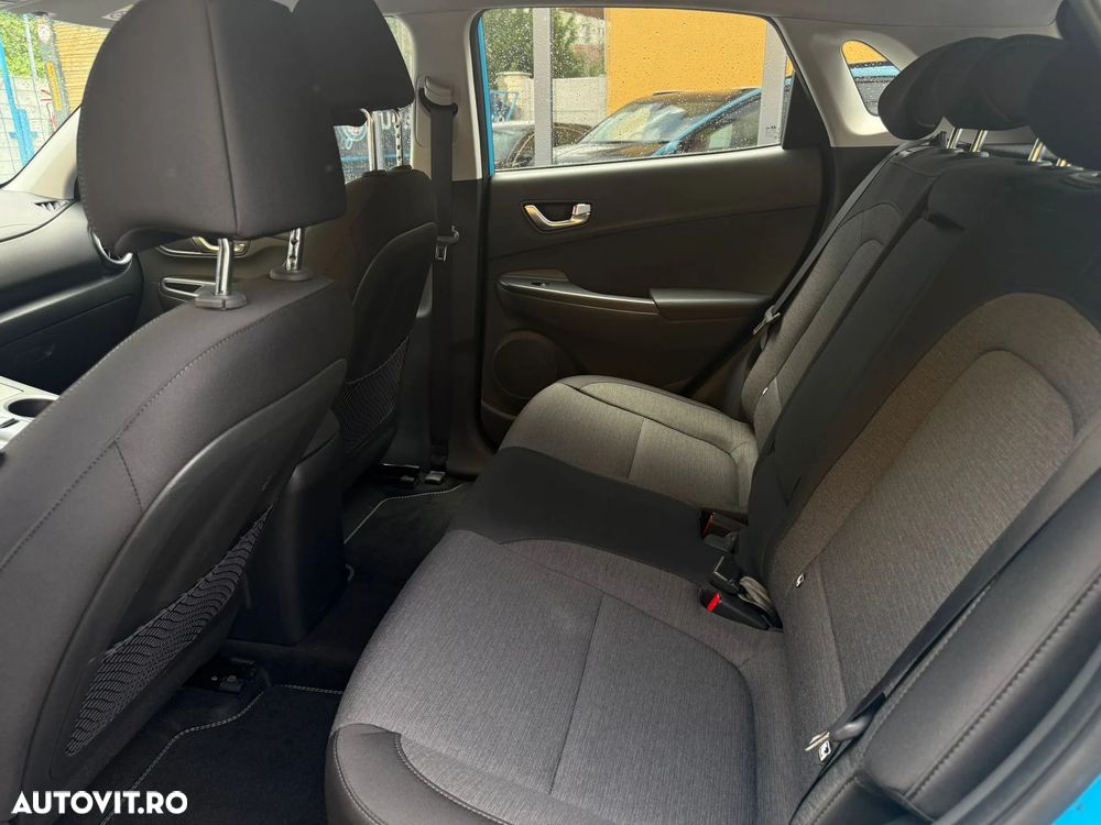 Hyundai KONA Select - 17