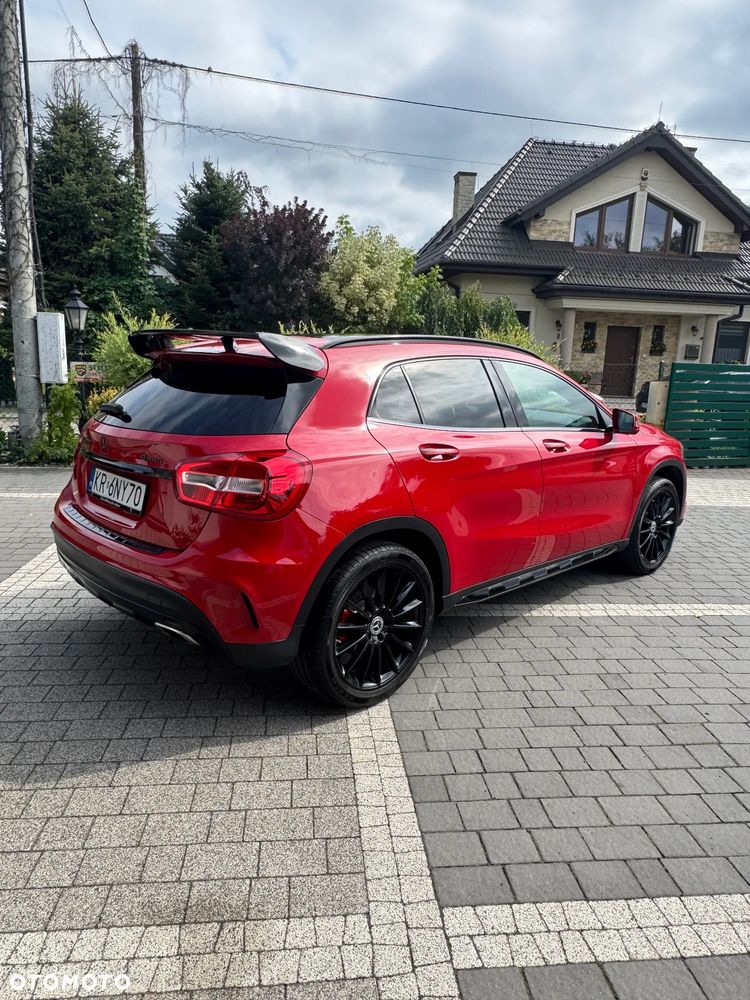 Mercedes-Benz GLA 250 4-Matic AMG Line - 12