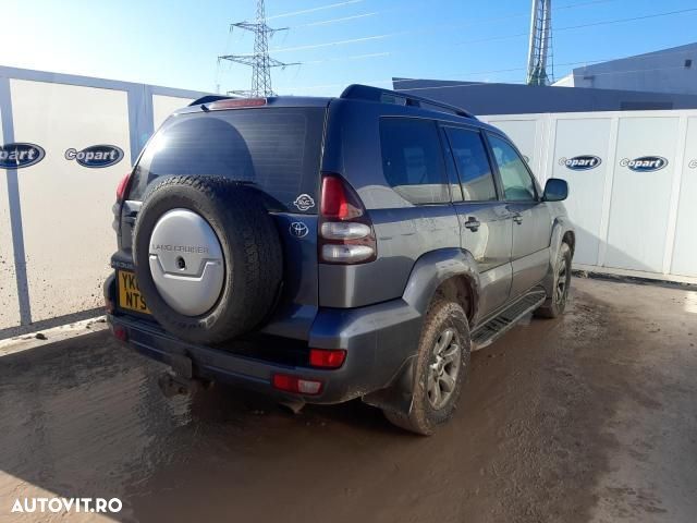 Dezmembrez Toyota Land Cruiser J100 [facelift] [2003 - 2005] SUV - 3