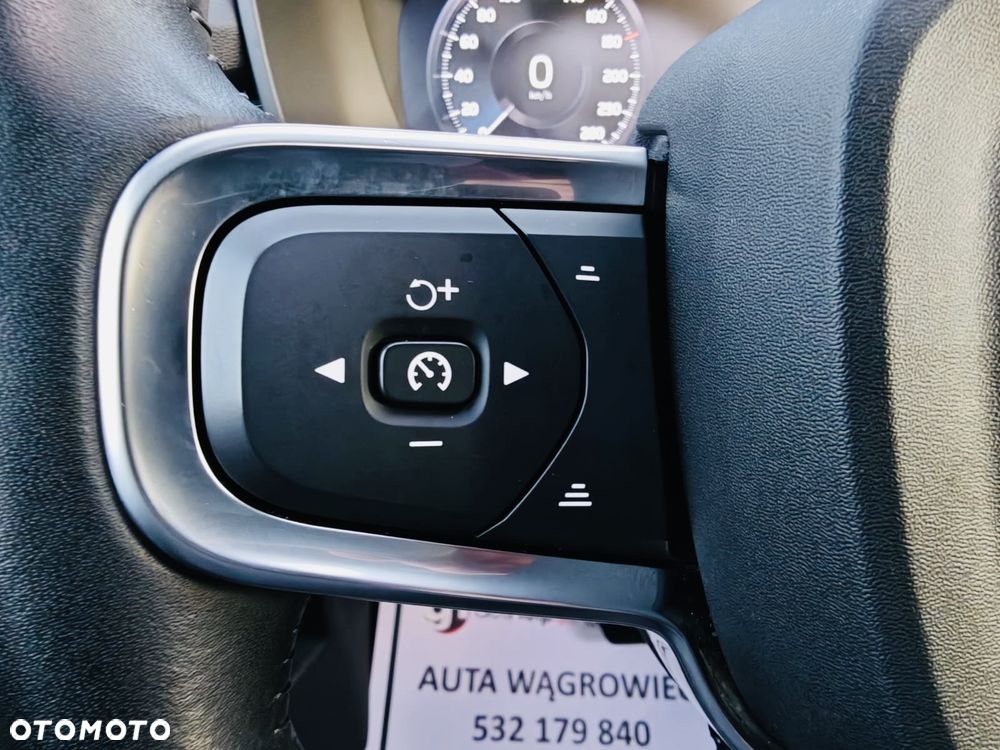 Volvo XC 40 T5 AWD Momentum Pro - 21