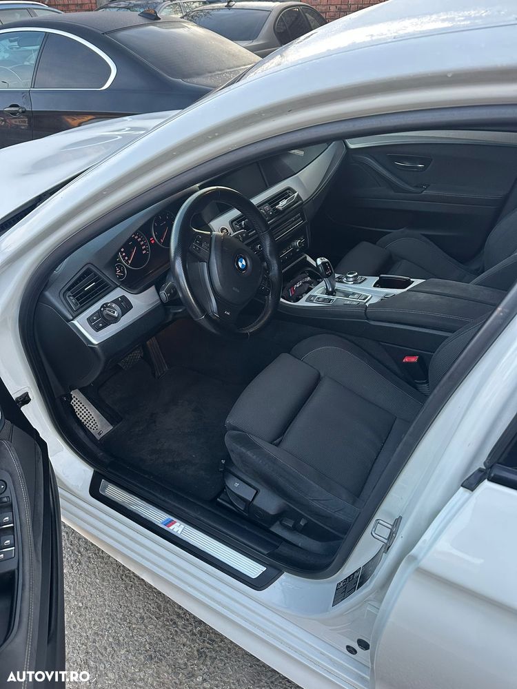BMW Seria 5 525d xDrive AT - 13