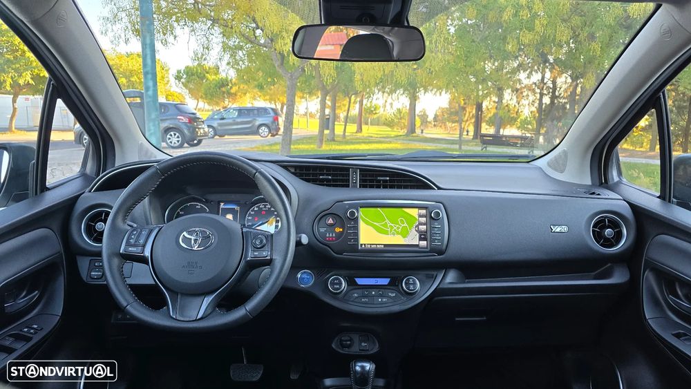 Toyota Yaris 1.5 HSD 20 Anos - 38