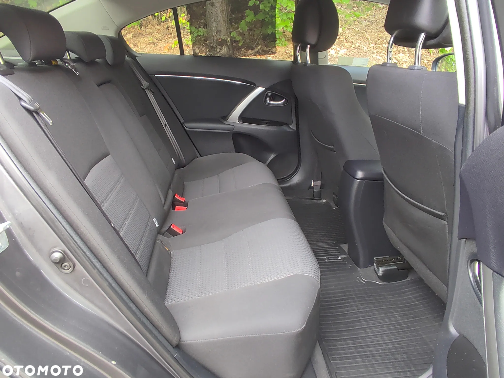 Toyota Avensis 1.8 Premium - 19