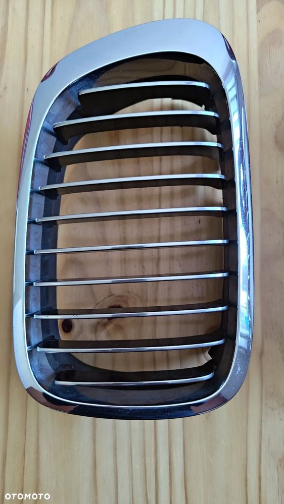 NERKA GRILLA PRAWA I LEWA BMW 3  E46 51138208668 51138208667 - 2
