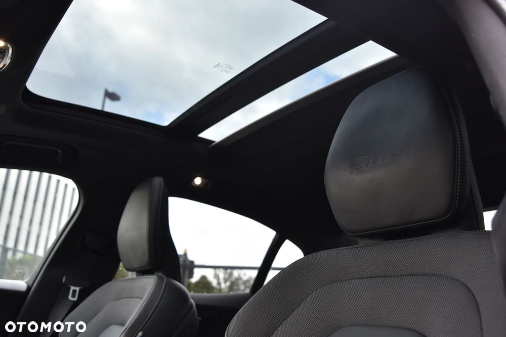 Volvo S60 T5 R-Design - 33