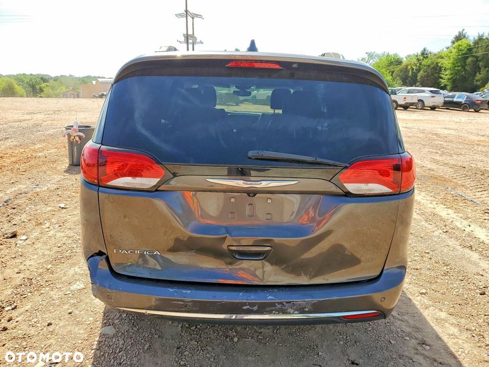 Chrysler Pacifica - 6