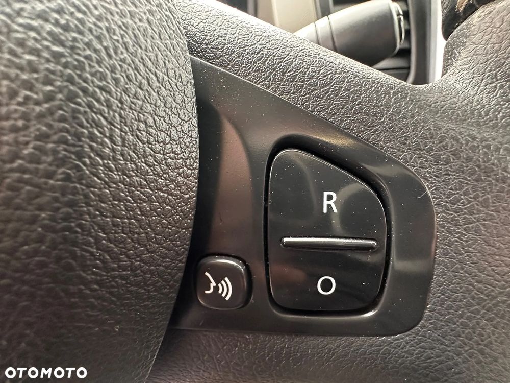 Renault Trafic L1H1 1.6 diesel 145kM, manual, 2016 rok WEBASTO, BAGAŻNIK DACHOWY THULE, KAMERA COFANIA, HAK, CZUJNIKI PARKOWANIA, DRZWI PRZESUWNE Z OBU STRON! - 36