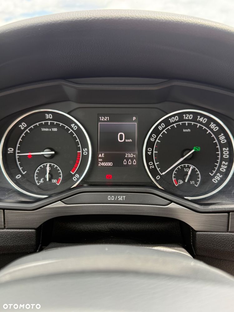 Skoda Superb 2.0 TDI Sportline DSG - 16