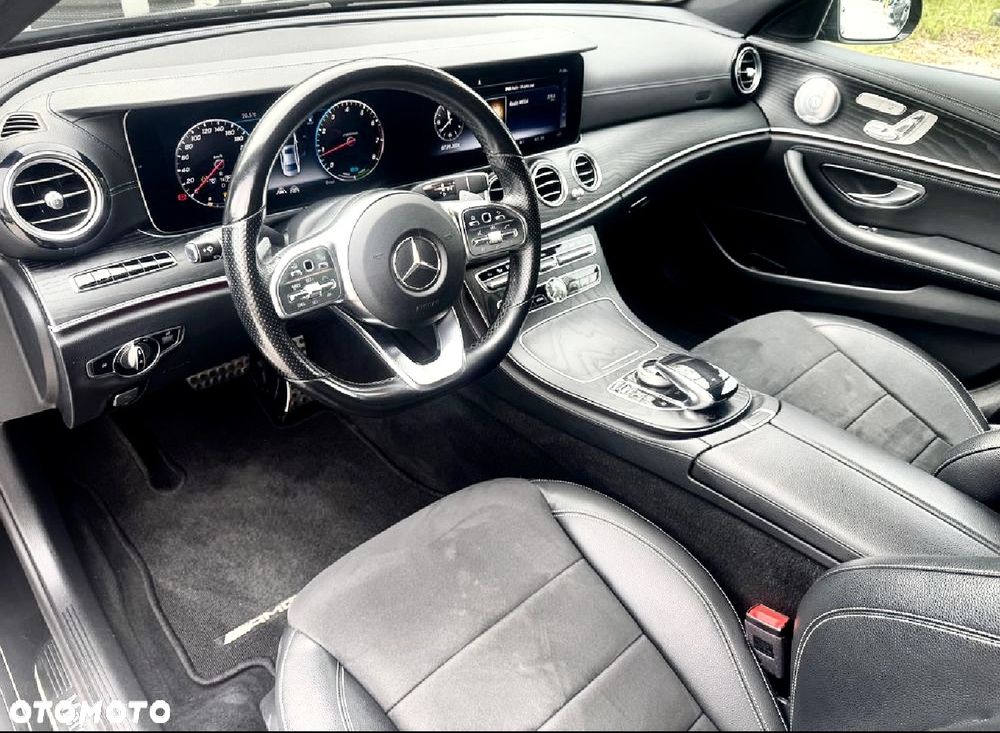 Mercedes-Benz Klasa E 200 4-Matic AMG - 22