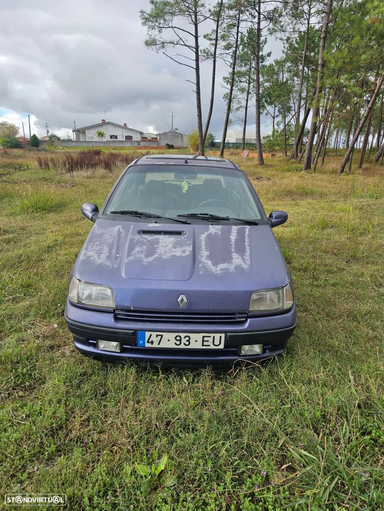 Renault Clio 1.9 RT - 1
