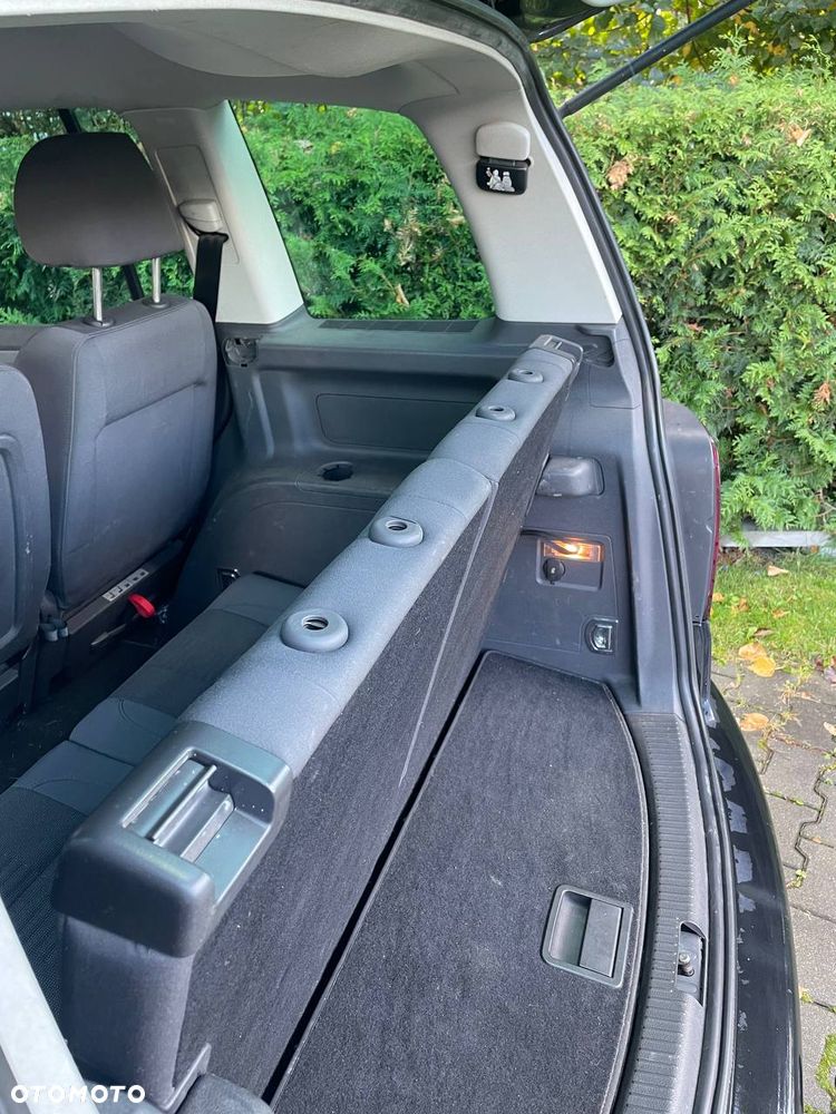 Volkswagen Touran - 22