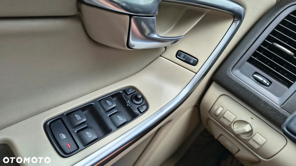 Volvo XC 60 D3 AWD Momentum - 21