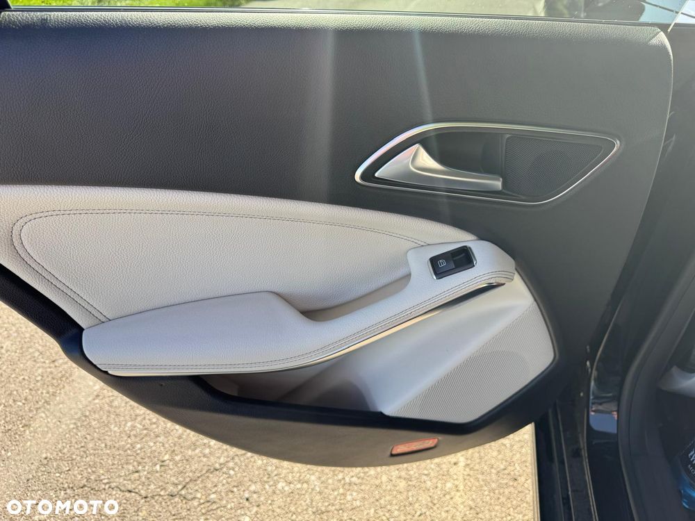Mercedes-Benz CLA 200 7G-DCT AMG Line - 23