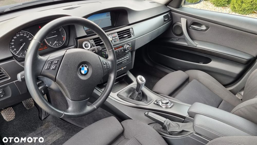 BMW Seria 3 318d Touring - 8