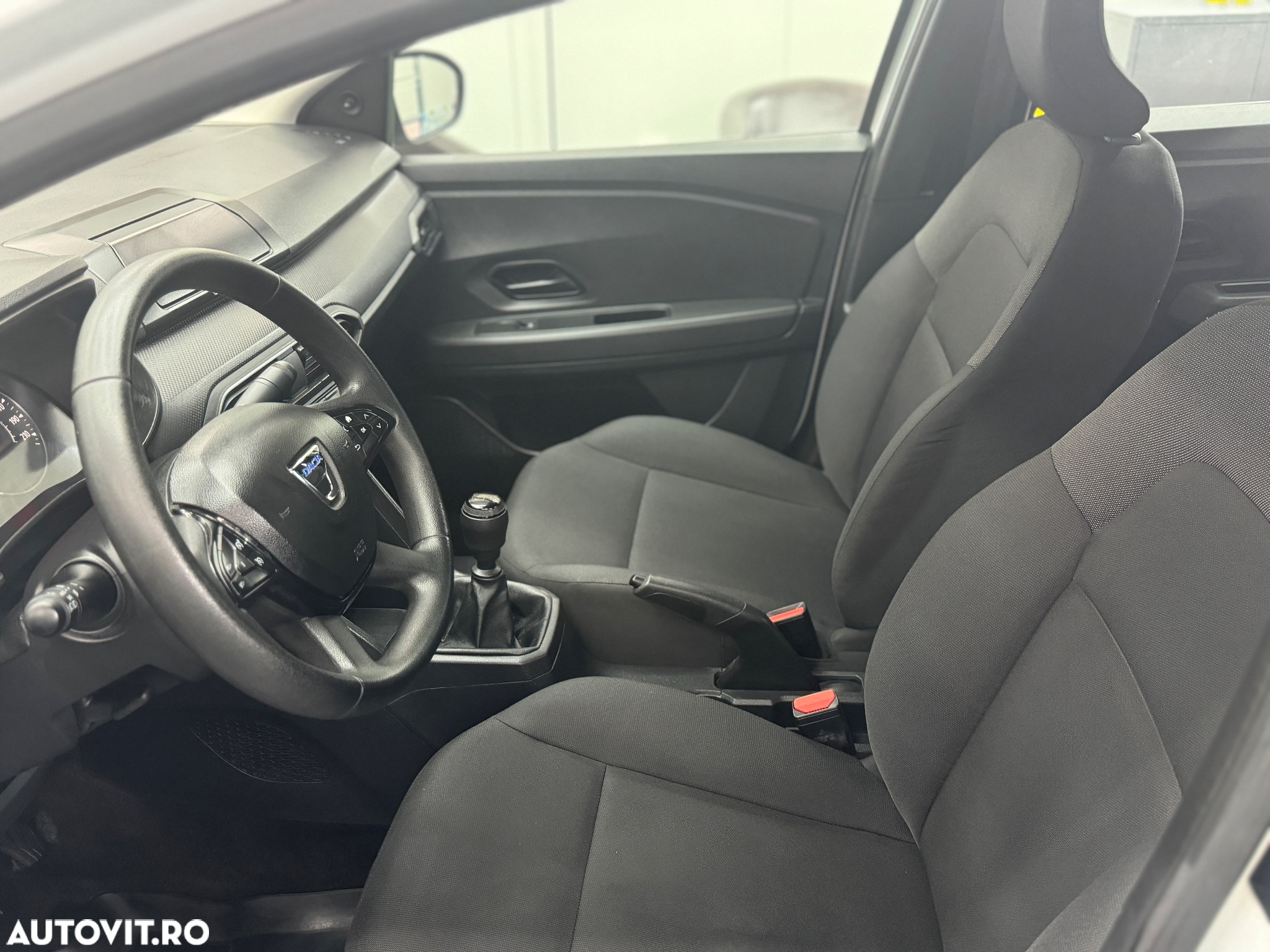 Dacia Logan TCe 90 Essential - 10