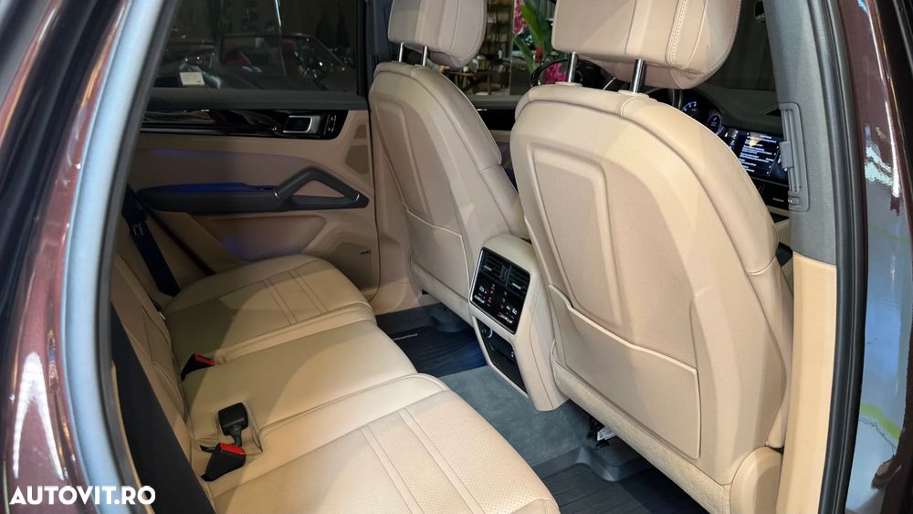 Porsche Cayenne Standard - 26