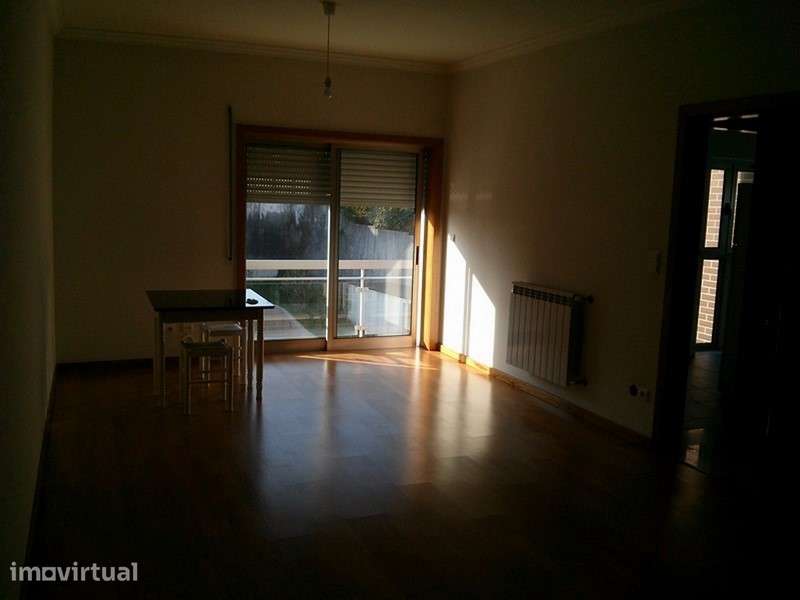 Ap. T1 com Garagem fechada - Aradas - Grande imagem: 4/8