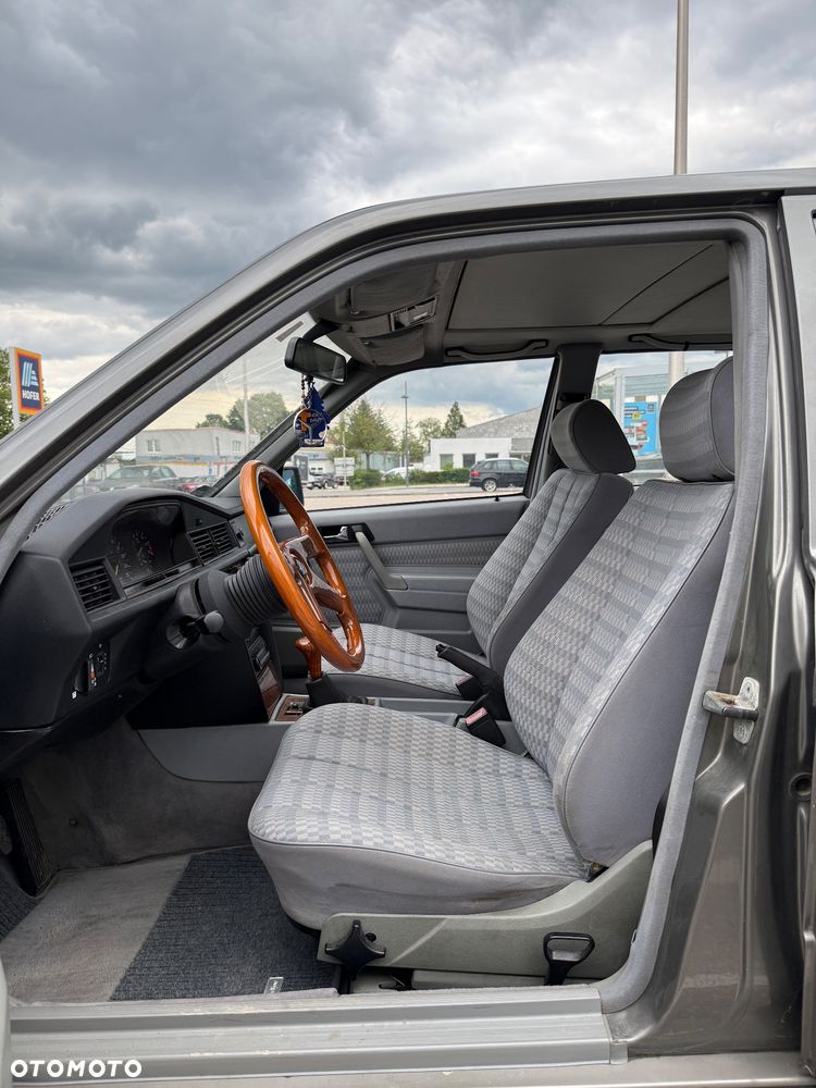 Mercedes-Benz W201 (190) - 18