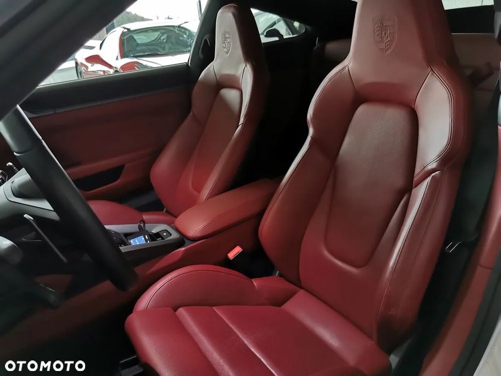 Porsche 911 Carrera 4S - 17
