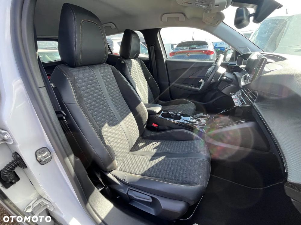 Peugeot 2008 - 10