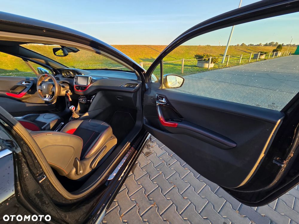 Peugeot 208 1.6 THP GTi - 13
