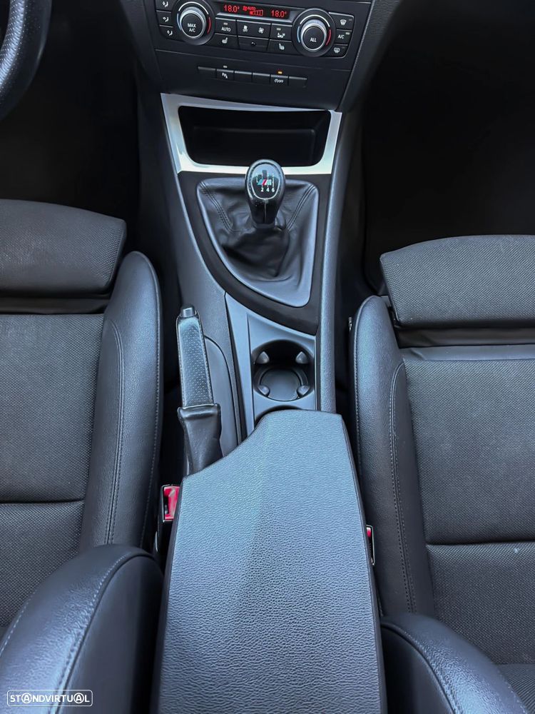 BMW 118 d Pack M - 11