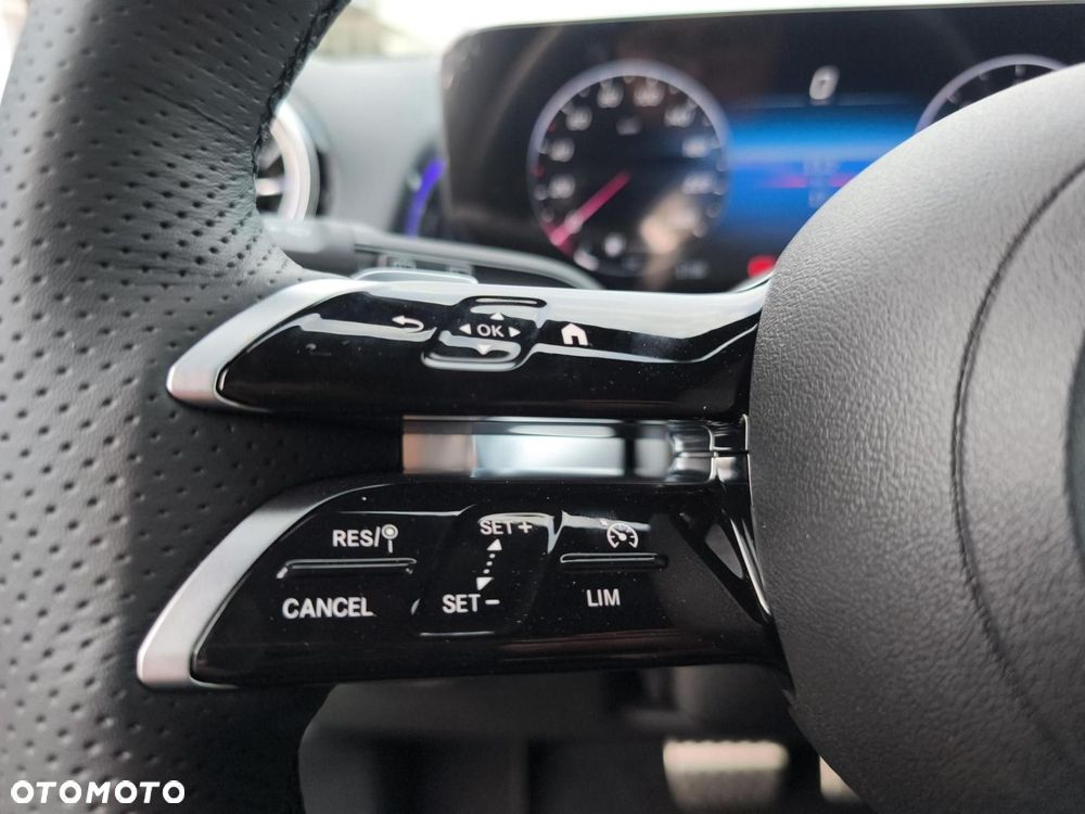 Mercedes-Benz GLB - 16