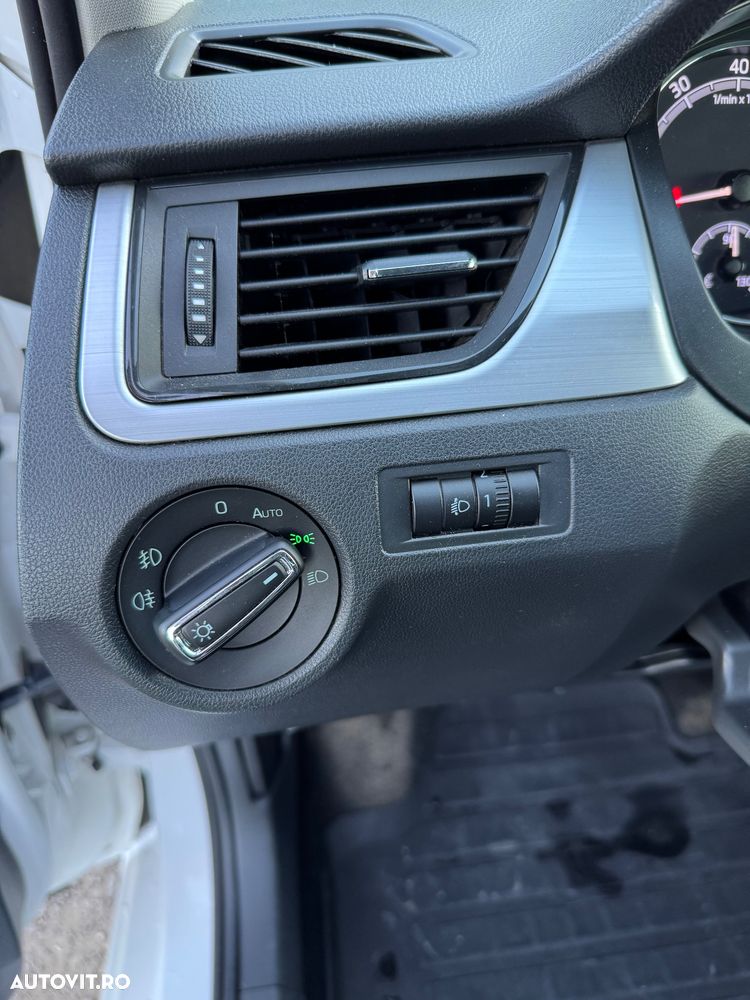 Skoda RAPID 1.0 TSI Style - 14