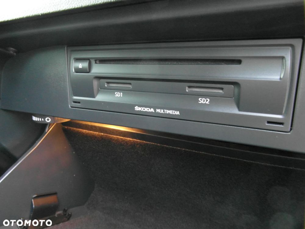 Skoda Octavia 2.0 TDI DSG RS - 30