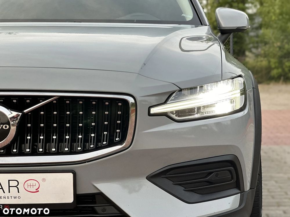 Volvo V60 Cross Country - 38