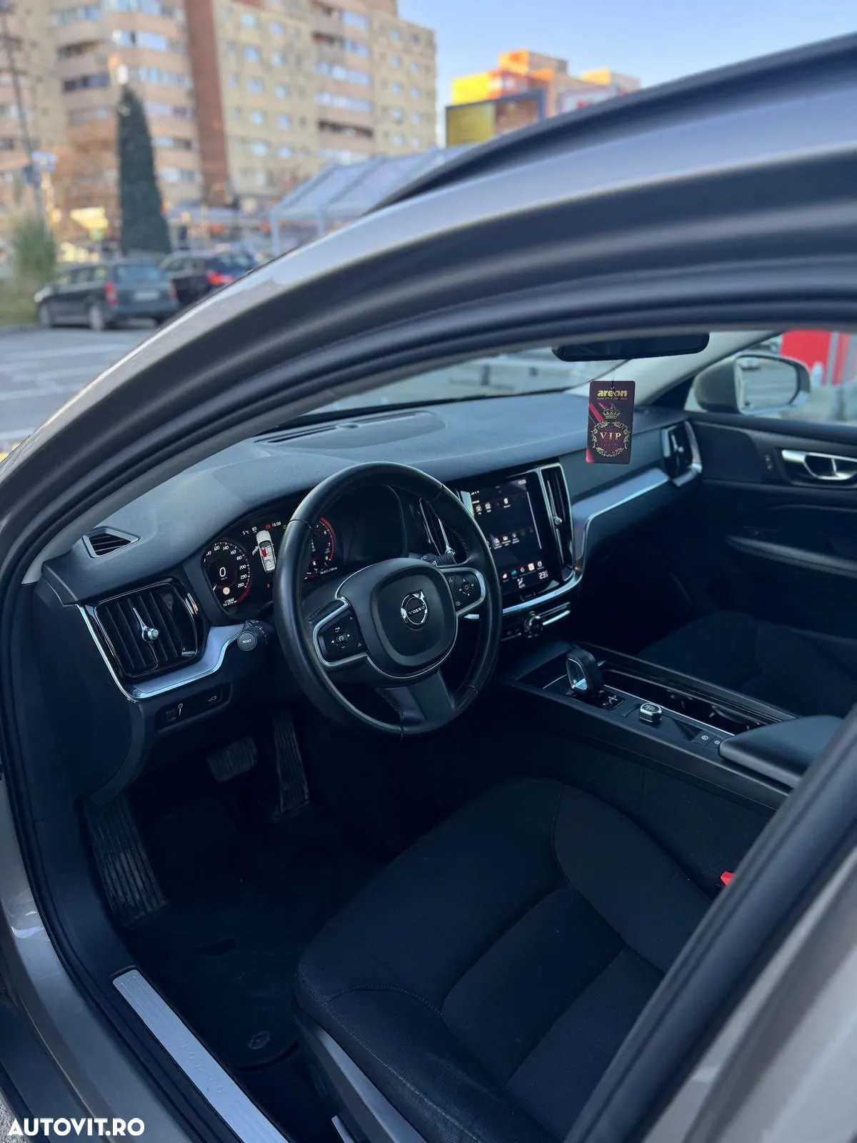 Volvo V60 B3 B DKG Momentum - 26