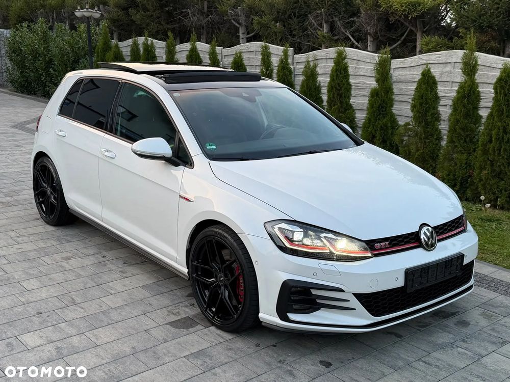 Volkswagen Golf GTI (BlueMotion Technology) DSG Performance - 2