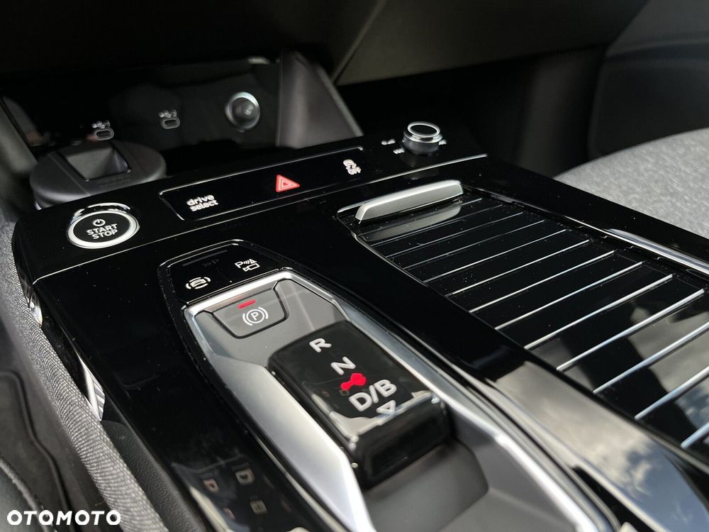 Audi Q6 e-tron - 33