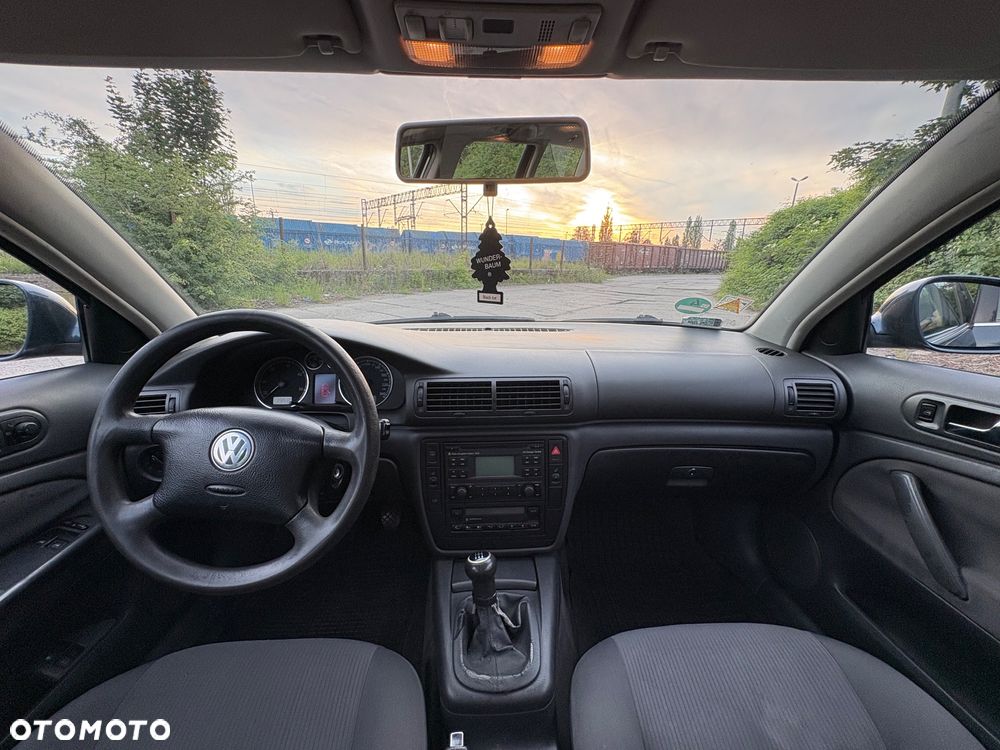 Volkswagen Passat 1.9 TDI Basis - 12