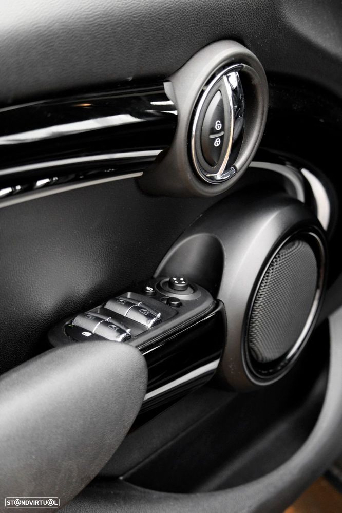 MINI 5 Portas Cooper Auto - 17