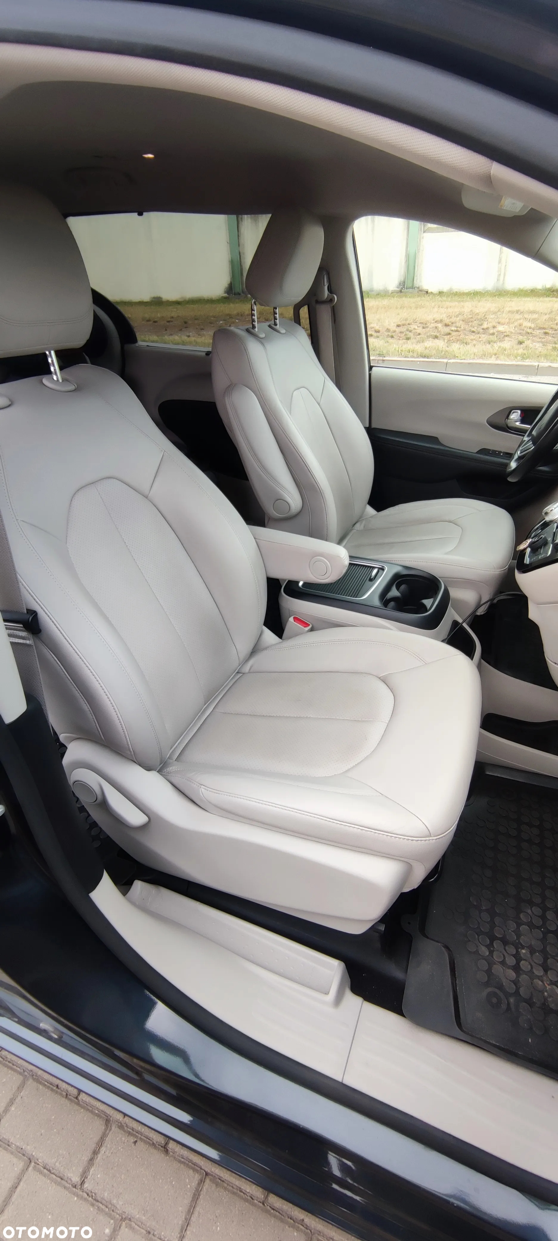 Chrysler Pacifica - 10