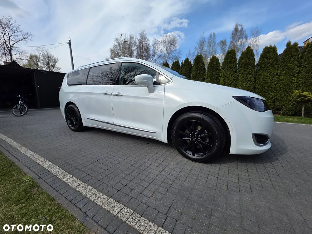 Chrysler Pacifica - 10