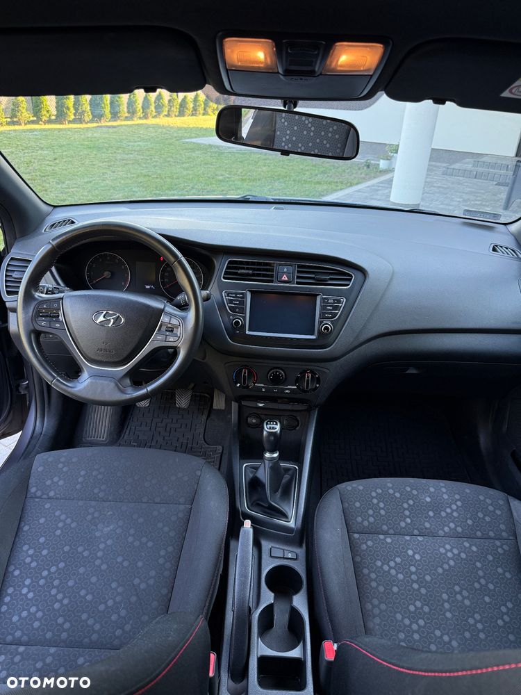 Hyundai i20 1.2 Comfort - 10