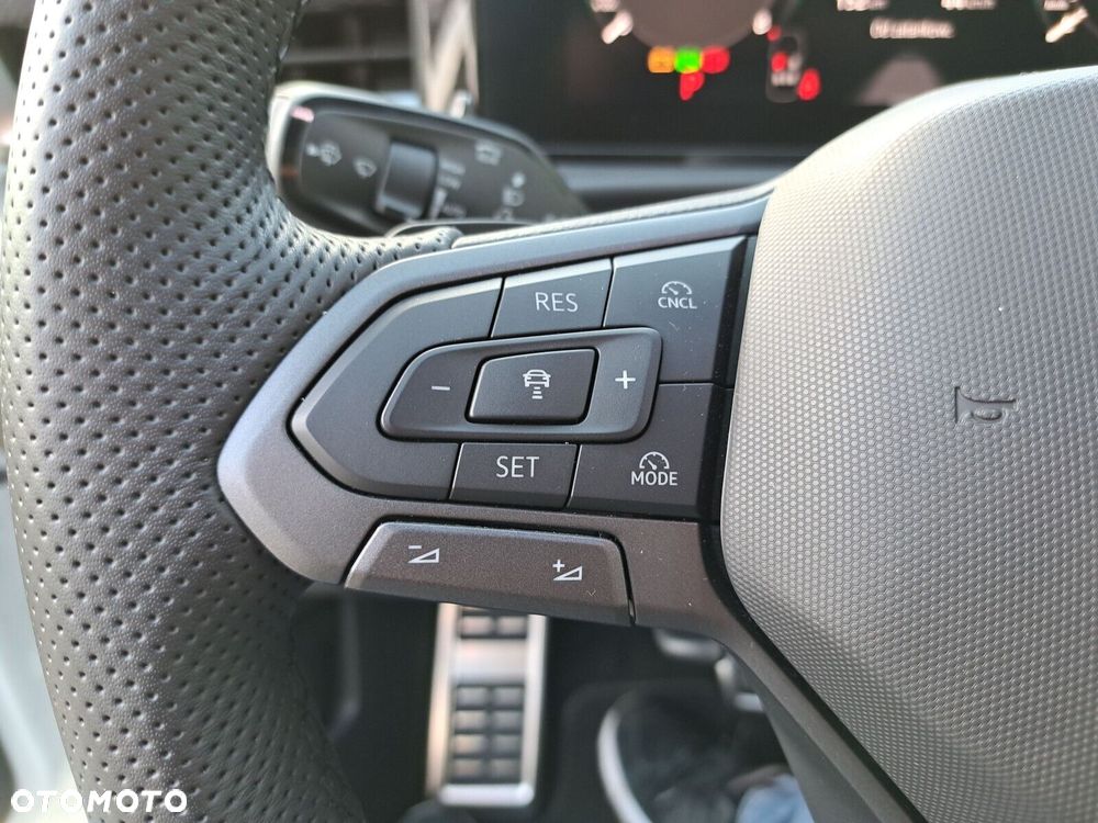 Volkswagen T-Roc 1.5 eTSI R-Line DSG - 28