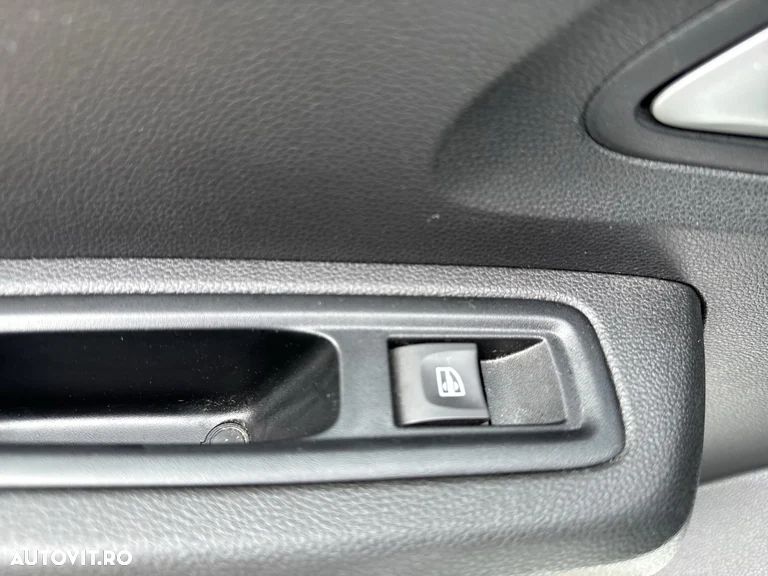 Dacia Sandero TCe 90 MT5 Expression - 32