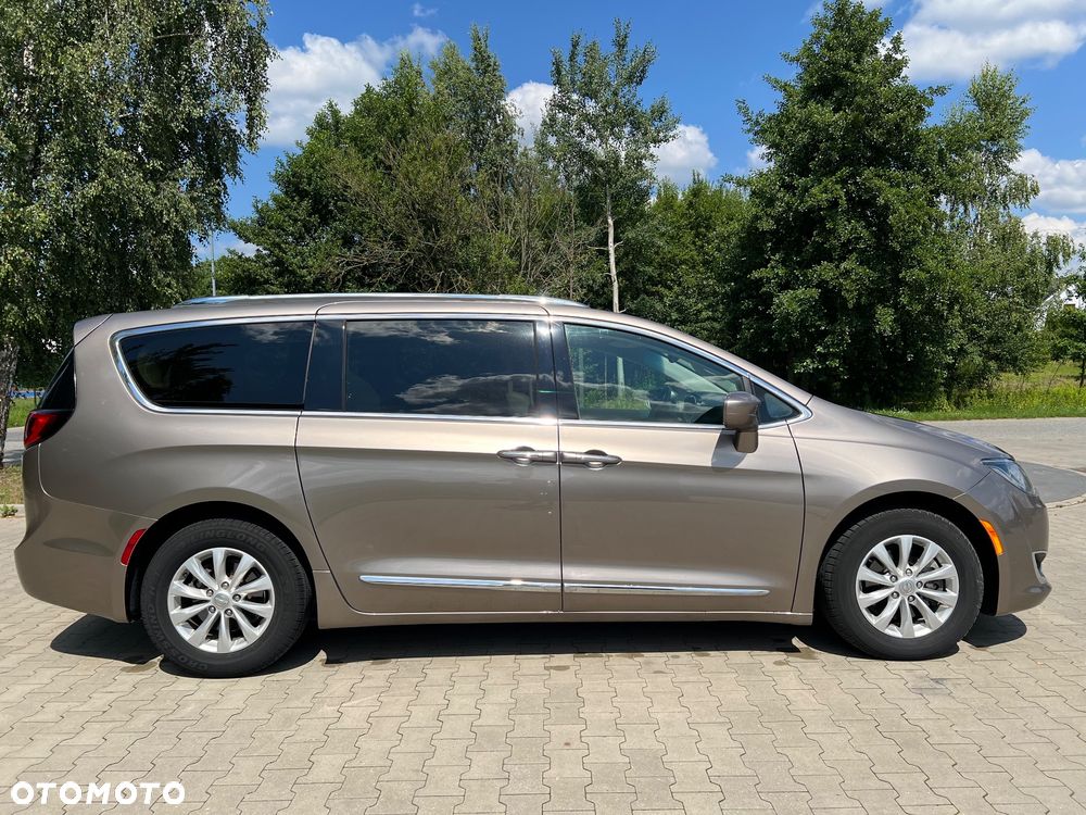 Chrysler Pacifica - 5