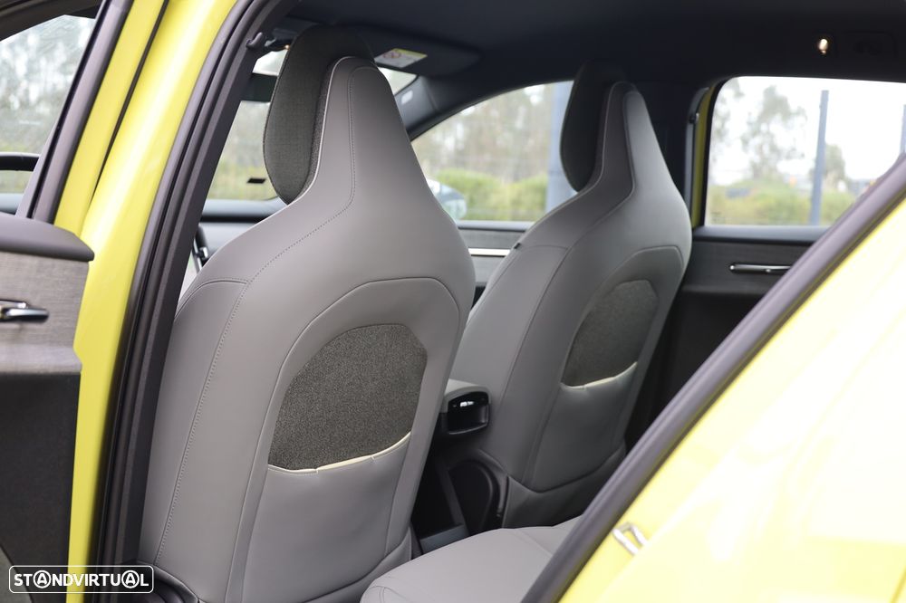 Volvo EX30 69 kWh Single Motor Extended Range Plus - 13