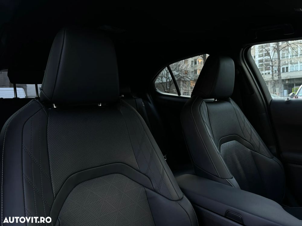 Lexus UX 250h FWD Executive - 13