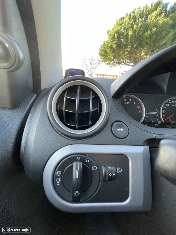 Ford Fiesta 1.25 Ghia - 21