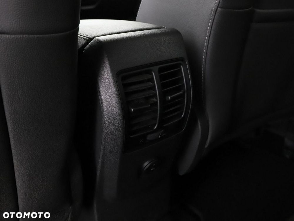 Ford Kuga 2.0 TDCi AWD Titanium - 34